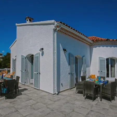 Les Aralias Villa *