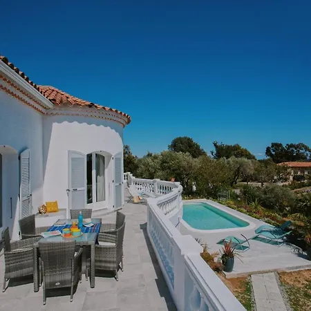 Les Aralias Villa *