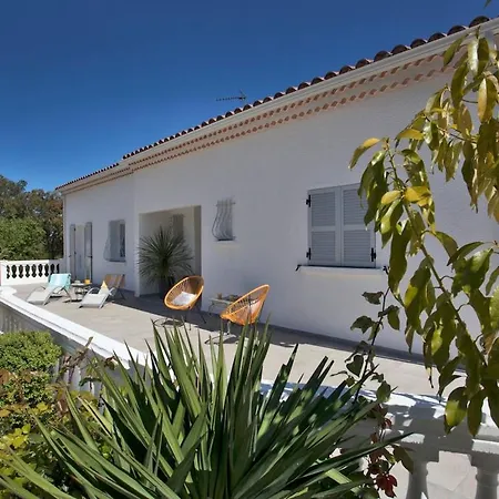 Les Aralias Villa *