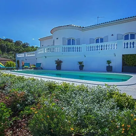 Les Aralias Villa *